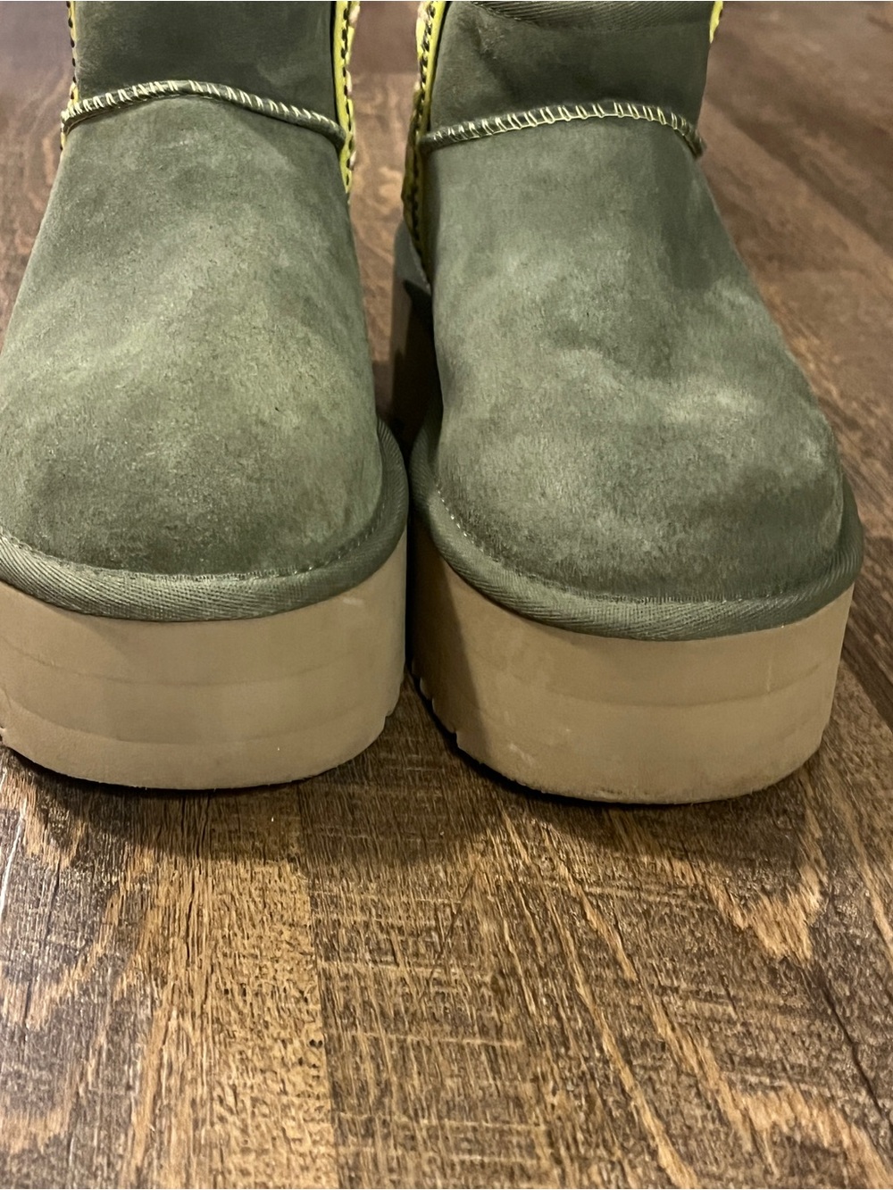 UGG Classic Ultra Mini
Platform Boot - Olive with Yellow & Pink Trim size 8 - Picture 7 of 13